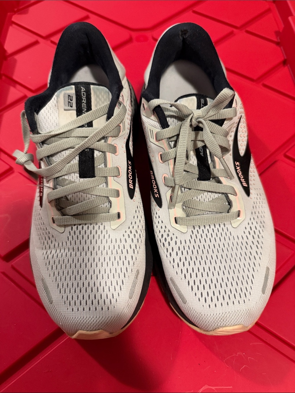Brooks Men's Adrenaline GTS Athletic Shoes in Light Gray and Black